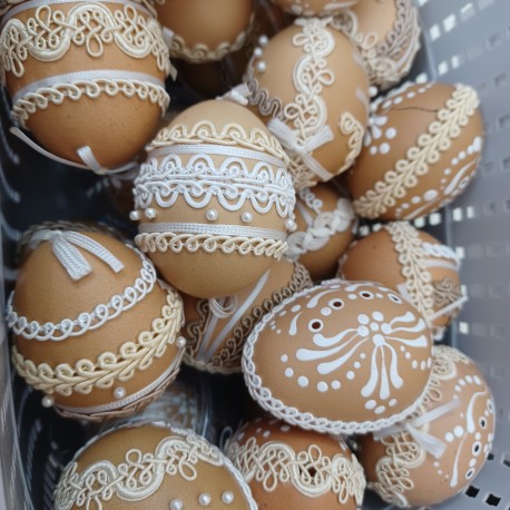 Tomková - Veľkonočné slepačie ozdobné vajíčka, hnedé-dierkované