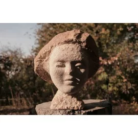 Originálna kamenná socha - tvár- busta
