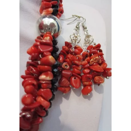 sada,náhrdelník,náušnice a náramok z koralu a swarowského kryštálu